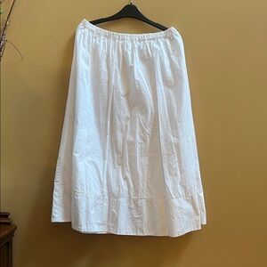 H&M Classic White A-Line Skirt